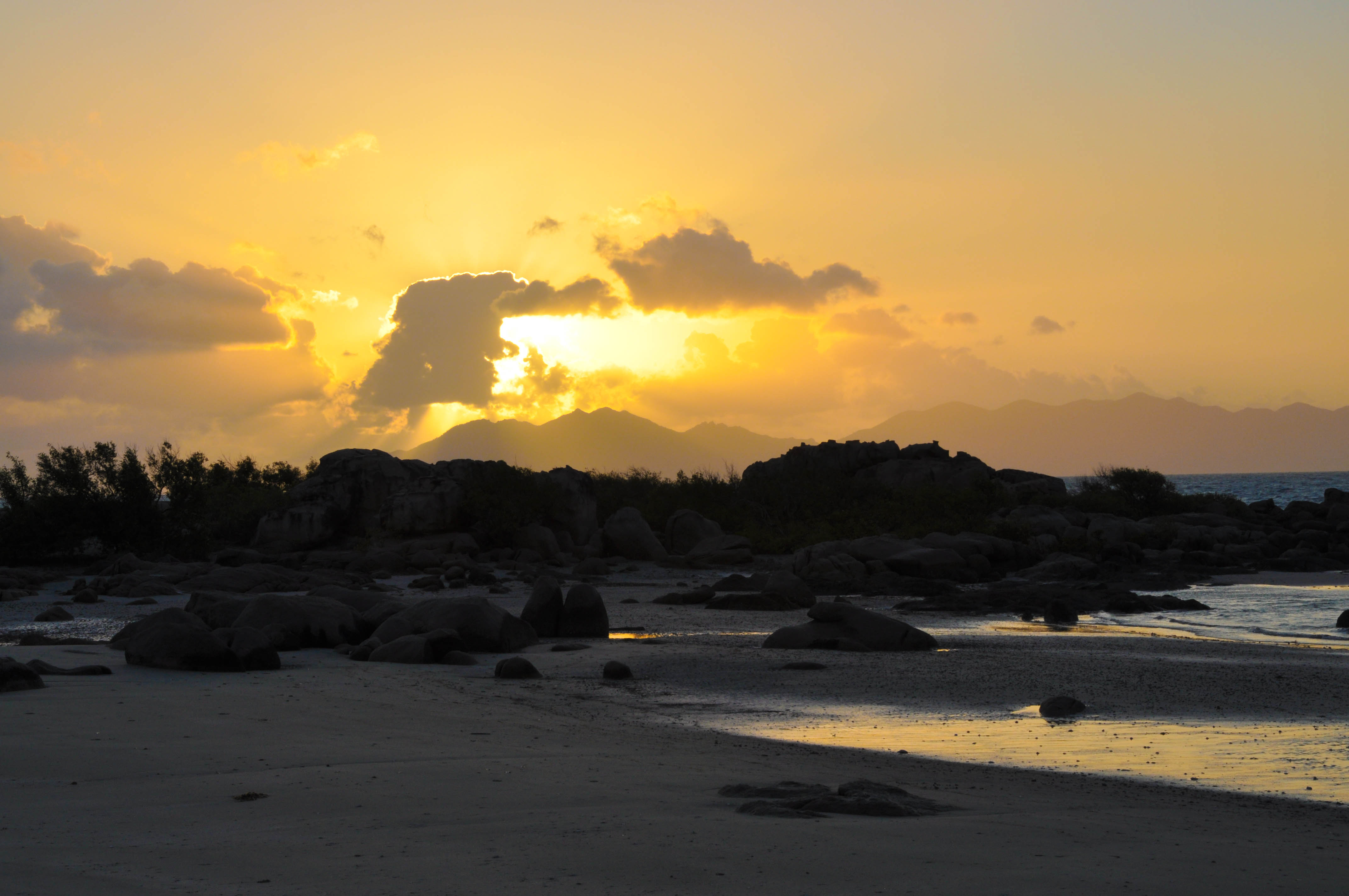 Bowen, the best place we know to admire natures beauty.